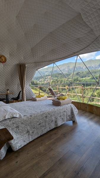 EdenCamp glamping dome Presolana camera da letto con vista panoramica